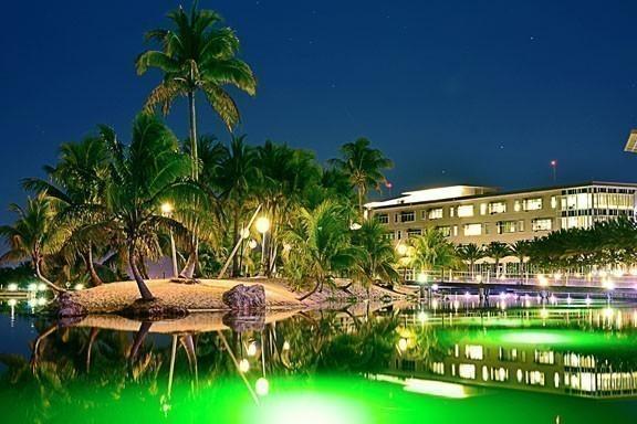 Shopping in Seven Mile Beach 